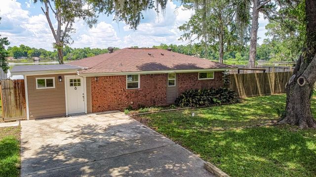 792 E Taylor Lake Circle, Livingston, TX 77351