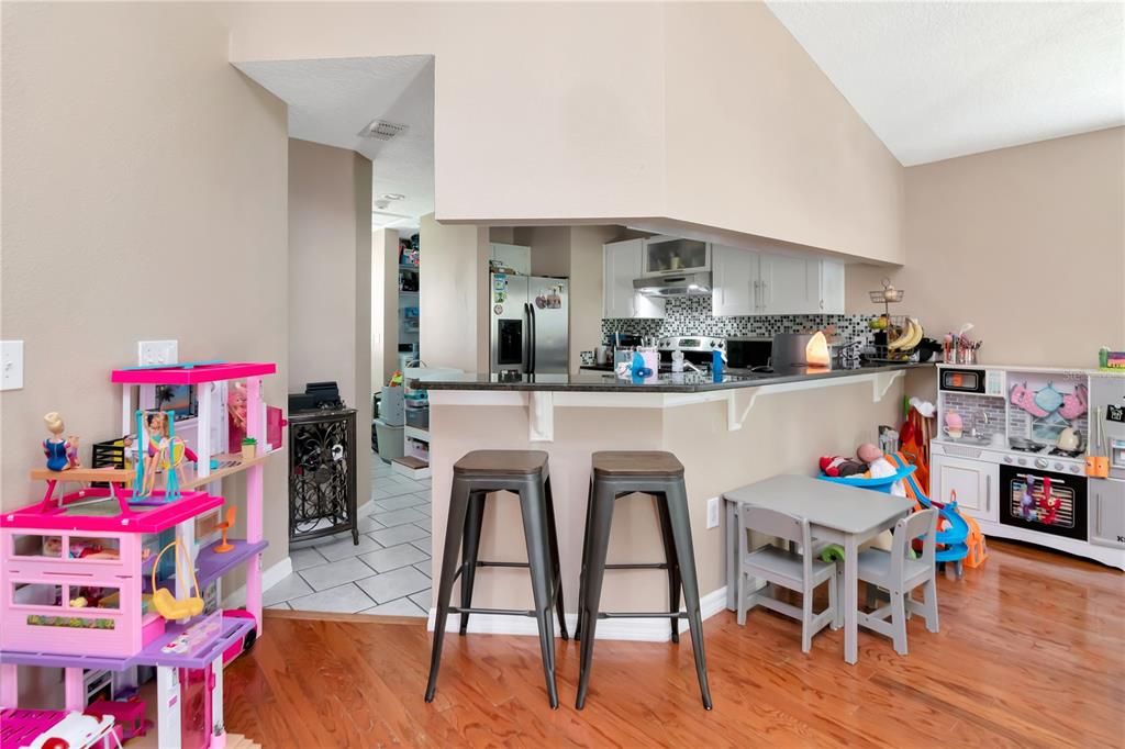 Image 10 of property listing at 7507 S WEST SHORE BOULEVARD, Tampa, FL 33616