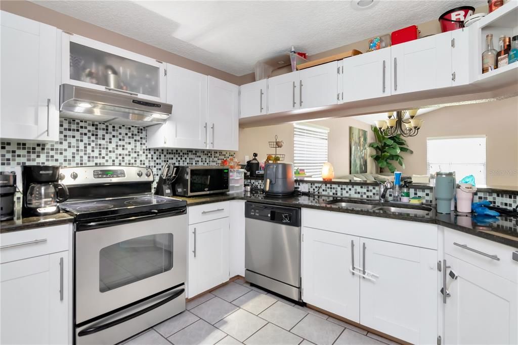 Image 13 of property listing at 7507 S WEST SHORE BOULEVARD, Tampa, FL 33616