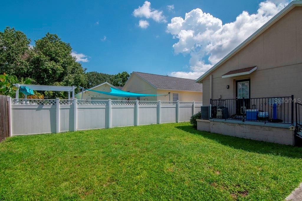 Image 20 of property listing at 7507 S WEST SHORE BOULEVARD, Tampa, FL 33616
