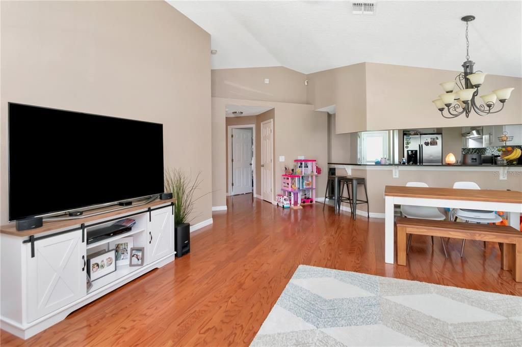 Image 3 of property listing at 7507 S WEST SHORE BOULEVARD, Tampa, FL 33616