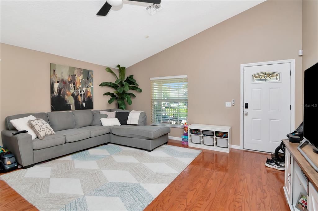 Image 4 of property listing at 7507 S WEST SHORE BOULEVARD, Tampa, FL 33616