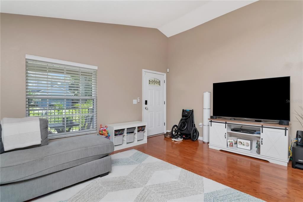 Image 5 of property listing at 7507 S WEST SHORE BOULEVARD, Tampa, FL 33616