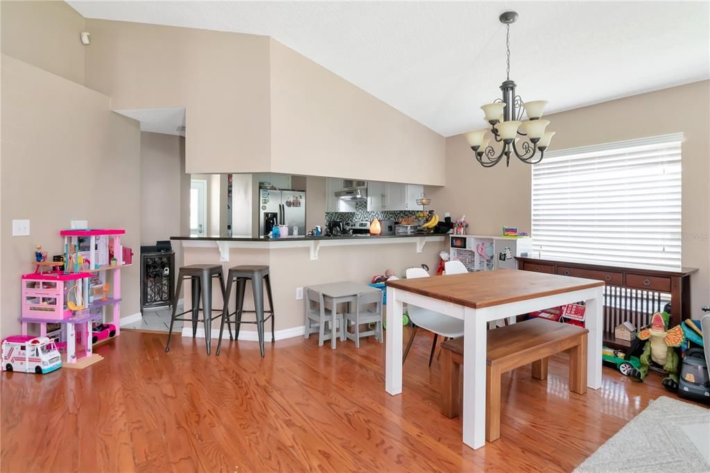 Image 8 of property listing at 7507 S WEST SHORE BOULEVARD, Tampa, FL 33616