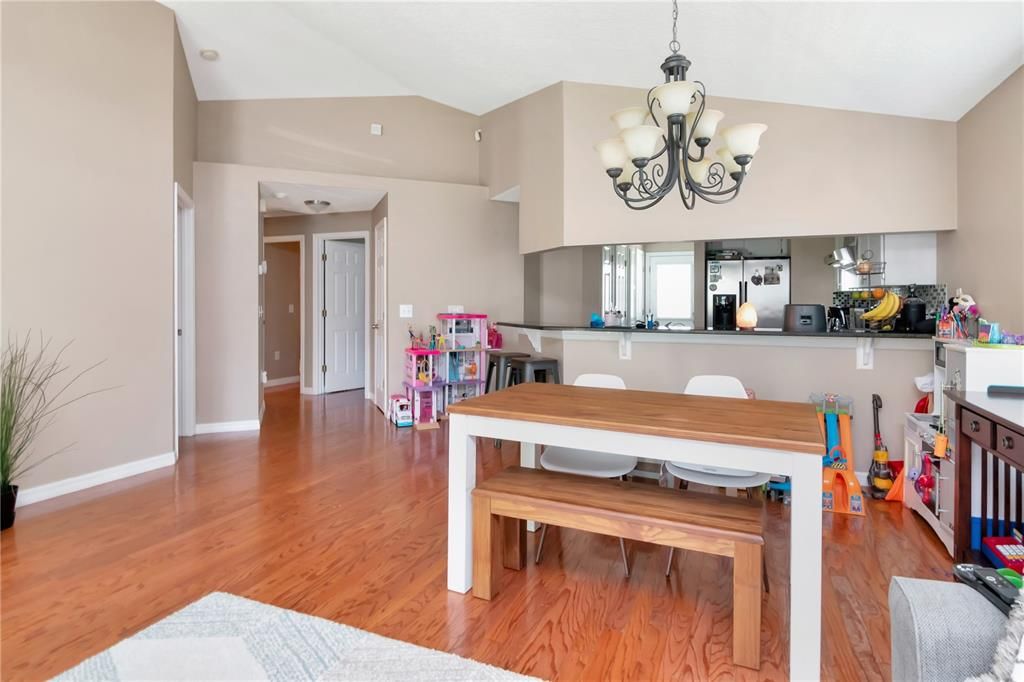 Image 9 of property listing at 7507 S WEST SHORE BOULEVARD, Tampa, FL 33616