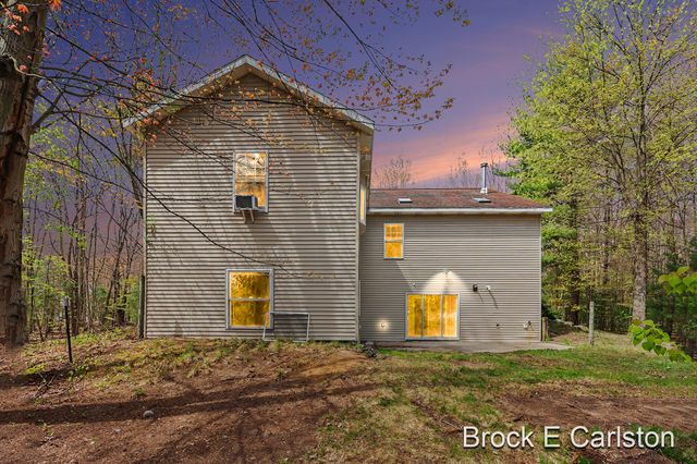 16944 136th Avenue, Nunica, MI 49448