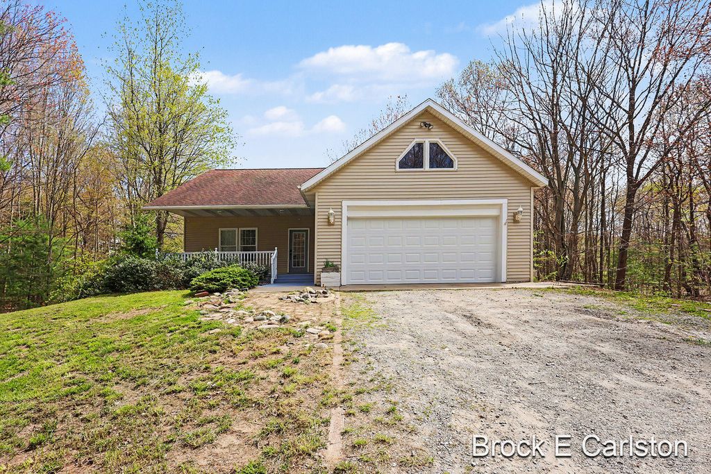 16944 136th Avenue, Nunica, MI 49448