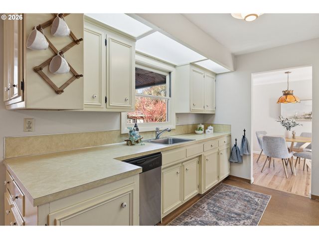 8845 Sw RAMBLER Ln, Portland, OR 97223