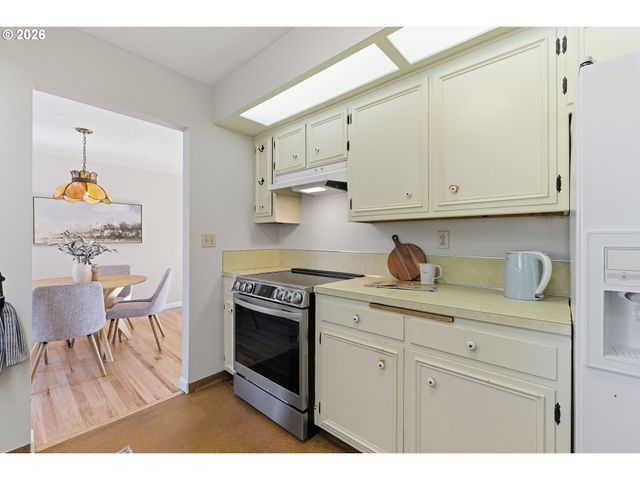 8845 Sw RAMBLER Ln, Portland, OR 97223