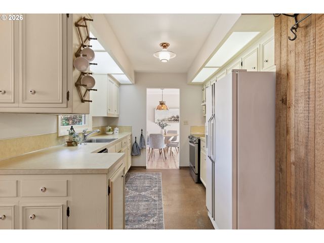 8845 Sw RAMBLER Ln, Portland, OR 97223