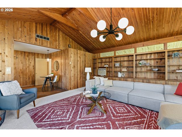 8845 Sw RAMBLER Ln, Portland, OR 97223