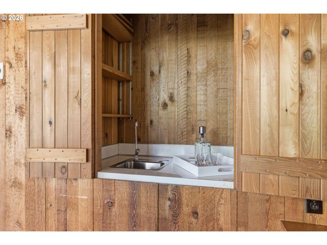 8845 Sw RAMBLER Ln, Portland, OR 97223