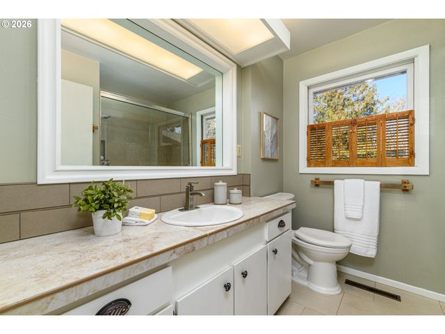 8845 Sw RAMBLER Ln, Portland, OR 97223