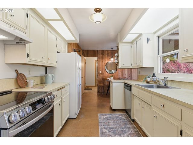 8845 Sw RAMBLER Ln, Portland, OR 97223