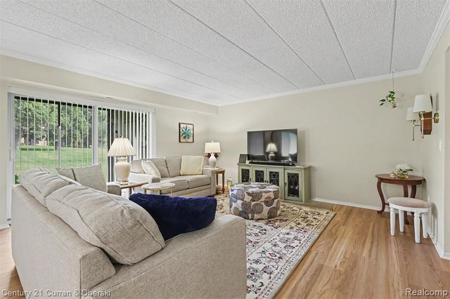 18327 University Park Drive, Livonia, MI 48152