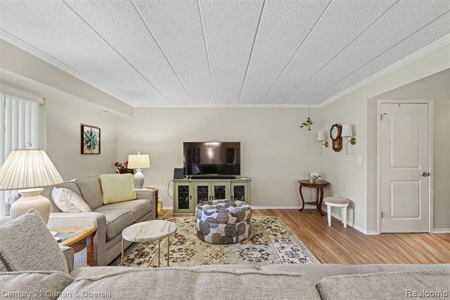 18327 University Park Drive, Livonia, MI 48152