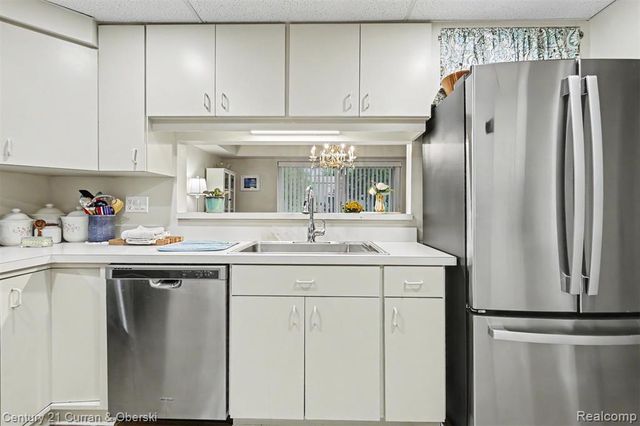 18327 University Park Drive, Livonia, MI 48152
