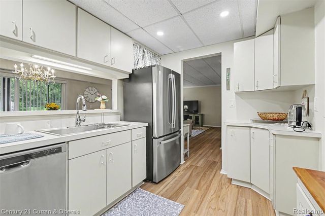 18327 University Park Drive, Livonia, MI 48152