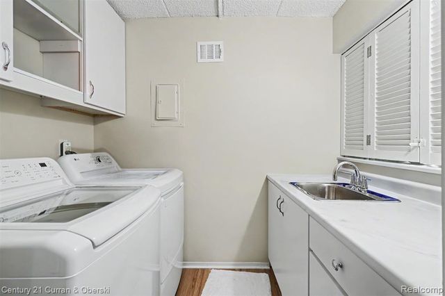 18327 University Park Drive, Livonia, MI 48152