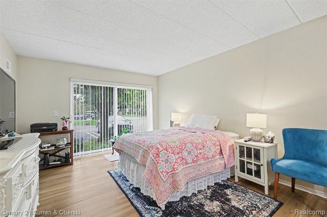 18327 University Park Drive, Livonia, MI 48152