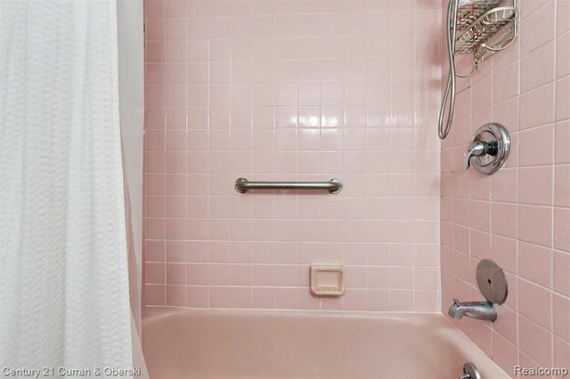 18327 University Park Drive, Livonia, MI 48152