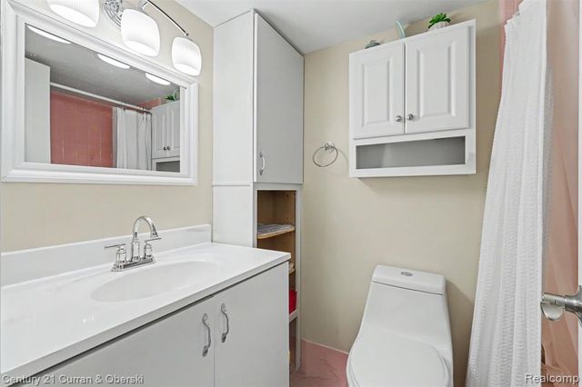 18327 University Park Drive, Livonia, MI 48152