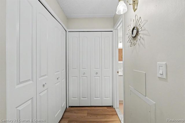 18327 University Park Drive, Livonia, MI 48152