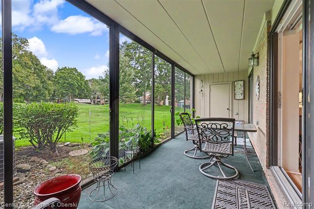 18327 University Park Drive, Livonia, MI 48152