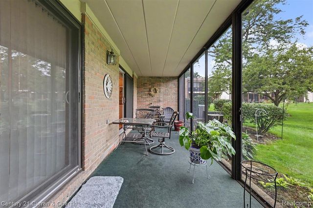 18327 University Park Drive, Livonia, MI 48152