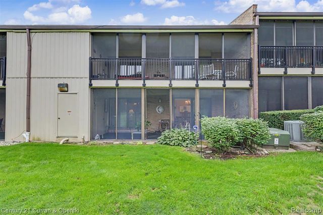 18327 University Park Drive, Livonia, MI 48152
