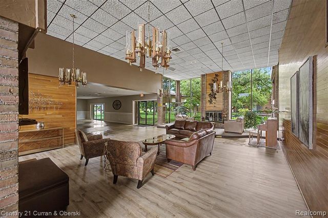 18327 University Park Drive, Livonia, MI 48152