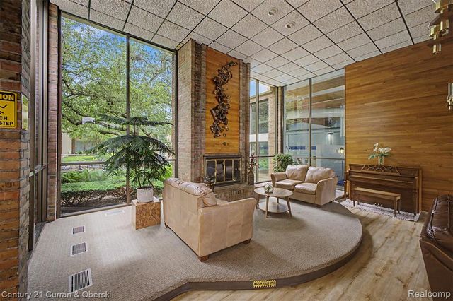 18327 University Park Drive, Livonia, MI 48152