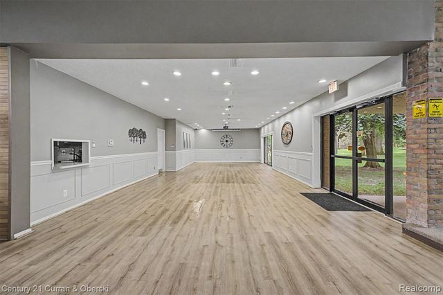 18327 University Park Drive, Livonia, MI 48152