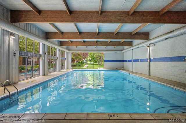 18327 University Park Drive, Livonia, MI 48152