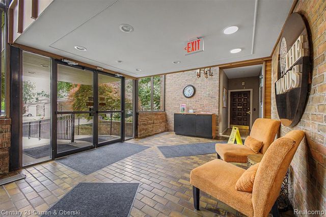 18327 University Park Drive, Livonia, MI 48152