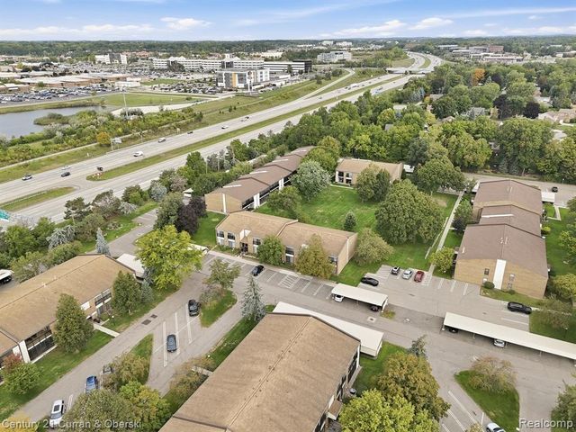 18327 University Park Drive, Livonia, MI 48152