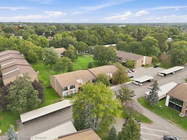 18327 University Park Drive, Livonia, MI 48152