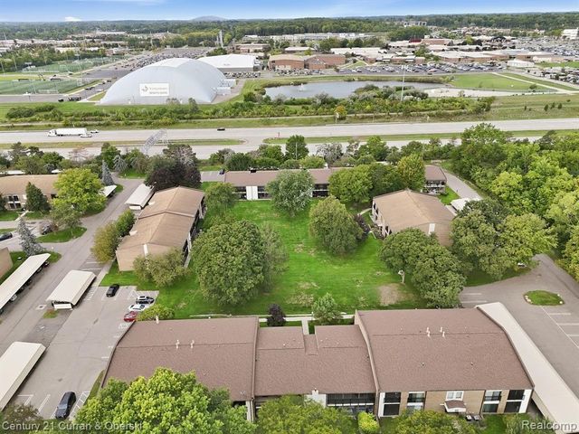 18327 University Park Drive, Livonia, MI 48152