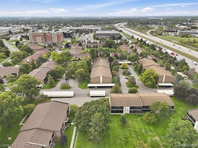18327 University Park Drive, Livonia, MI 48152