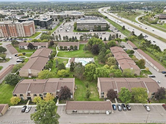 18327 University Park Drive, Livonia, MI 48152