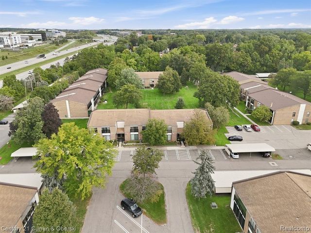 18327 University Park Drive, Livonia, MI 48152