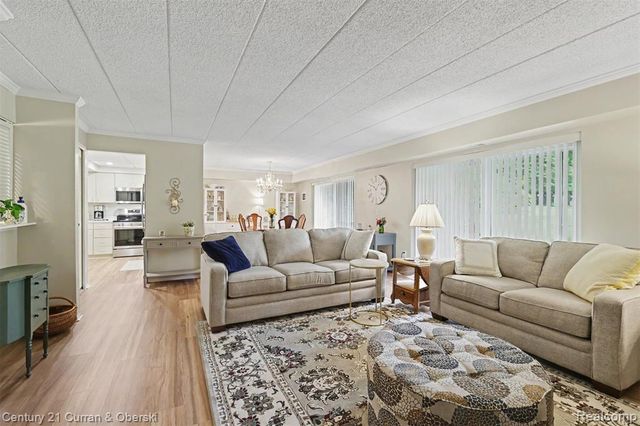18327 University Park Drive, Livonia, MI 48152
