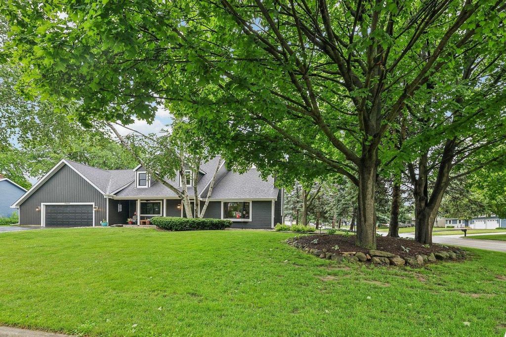 740 Glenwood Court, Jefferson, WI 53549
