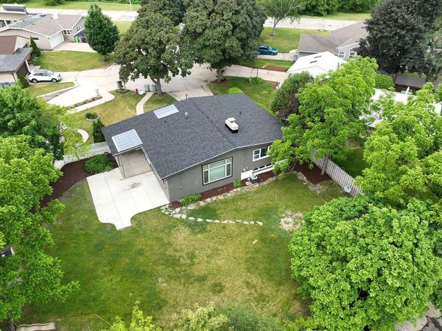 10063 W Grantosa DRIVE, Milwaukee, WI 53222