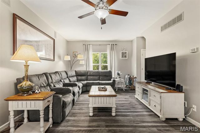 210 Flint Brook Drive, O'fallon, MO 63366