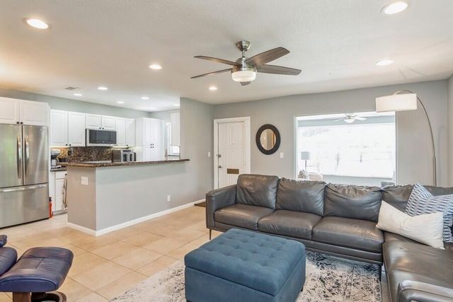 1230 S Drive Way A, Delray Beach, FL 33445
