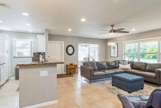 1230 S Drive Way A, Delray Beach, FL 33445