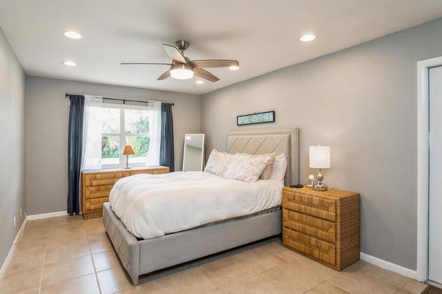 1230 S Drive Way A, Delray Beach, FL 33445