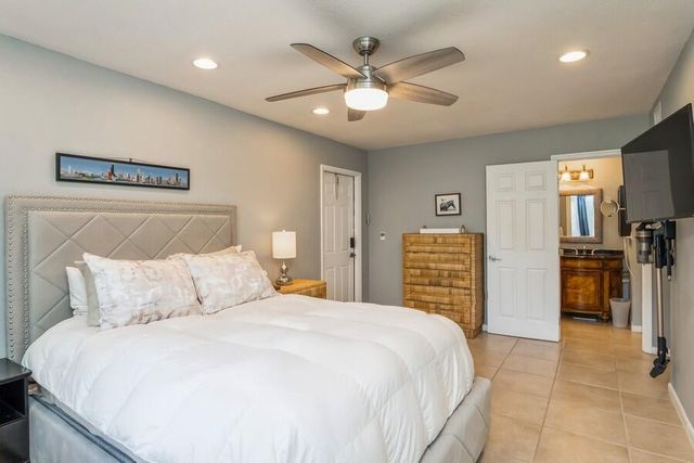 1230 S Drive Way A, Delray Beach, FL 33445