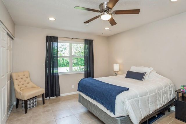 1230 S Drive Way A, Delray Beach, FL 33445